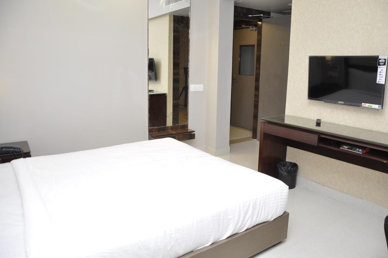 Hotel Dolphin Sambalpur Exterior foto